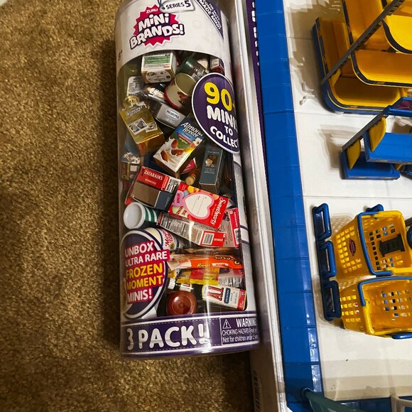 Mini Brands Mini Mart + extras - Picture 5 of 5